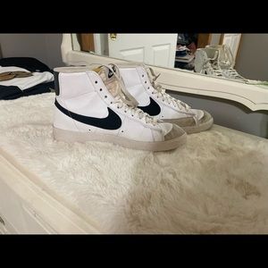 NIKE BLAZERS
